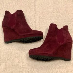 Jildor Shoes Wine Velvet Wedge Bootie